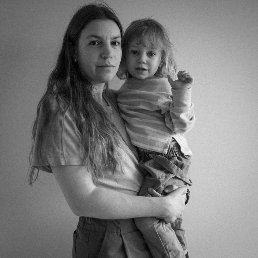 Autoportrait de la photographe famille et de son fils